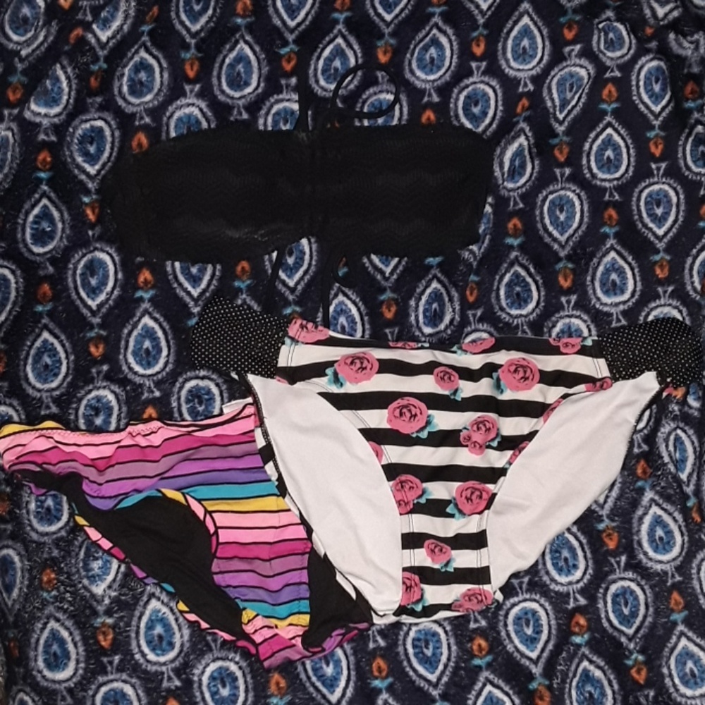 Xhiliration bikini 1 top/2 bottoms
